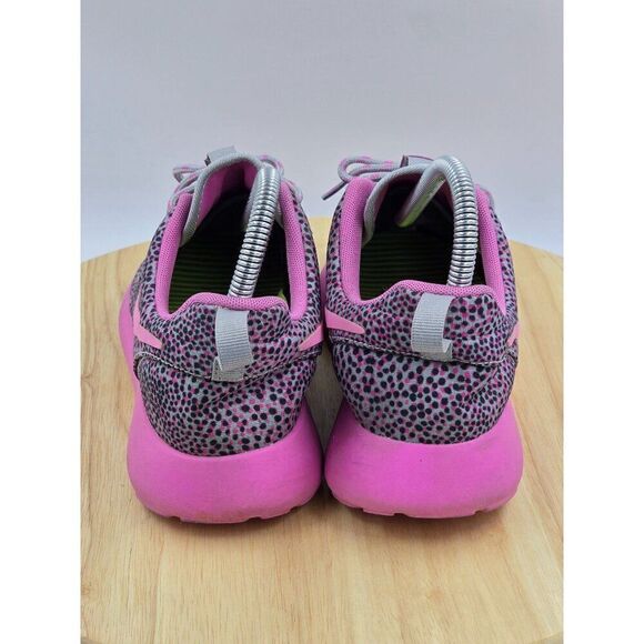 NIKE ROSHE RUN Womens Shoes PRINT POLKA DOT 599432 005 SZ 7.0 WOLF GRAY VIOLET - Picture 3 of 9